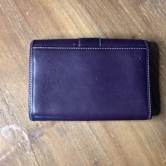 Beautiful Coach Wallet - Picture 2 of 3
